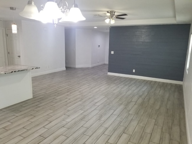 Photo - 1406 E Renfro St