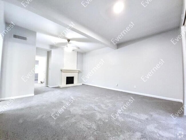 Building Photo - 3815 Paces Ferry W Rental