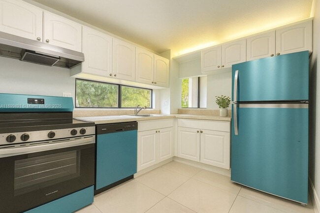 Building Photo - 17021 N Bay Rd Unit 105 Rental