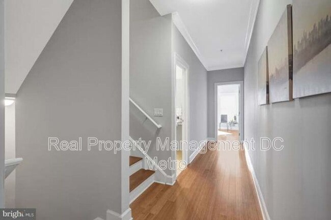 Photo - 927 12th St NE