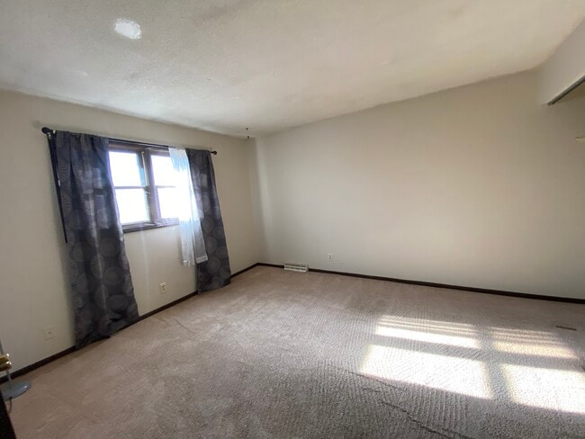 Photo - 3555 W 30th St