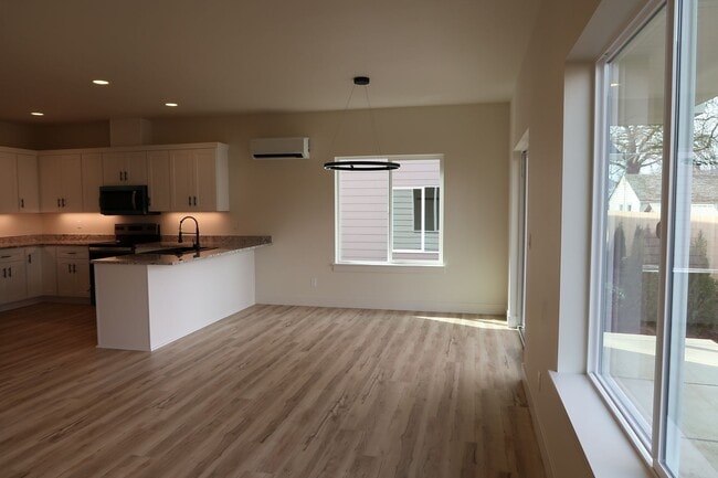 Photo - Seven Oaks Luxury Duplexes - New, Light, Bright, and Spacious!!