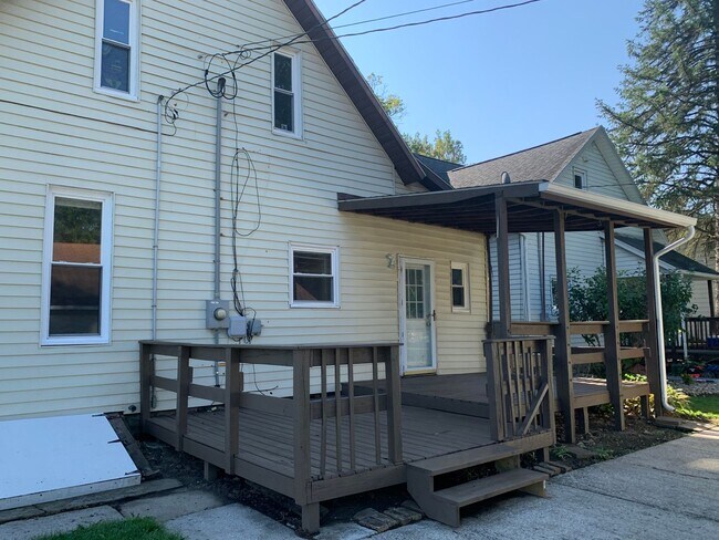 Photo - LARGE CRESTLINE HOUSE