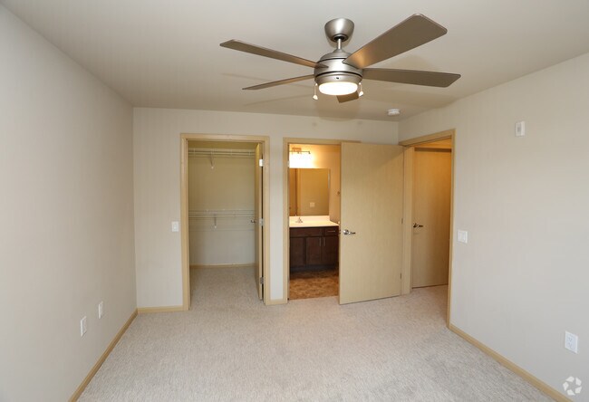 2BR, 1BA - Maple Grove Commons