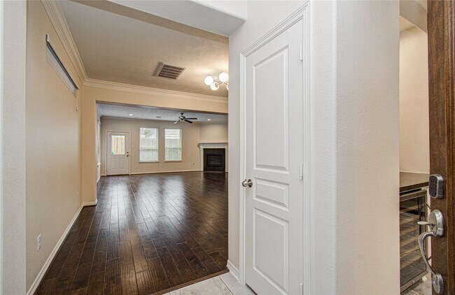 Photo - 4908 Crawford St