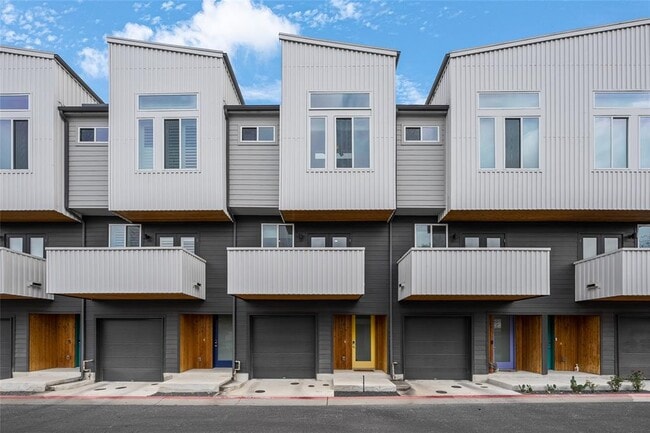 Building Photo - 814 N Bluff Dr Unit 95