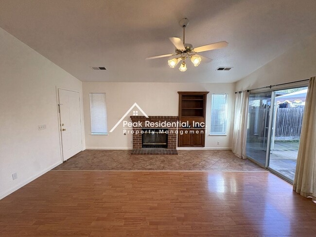 Photo - Charming 3bd/2ba Elk Grove Home With 2 Car Garage!