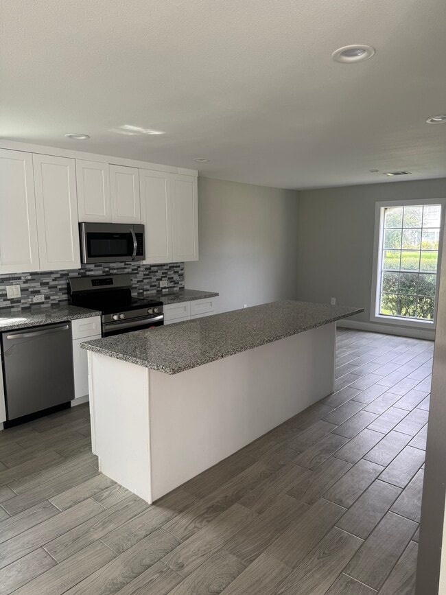 Photo - 2700 Country Club Dr