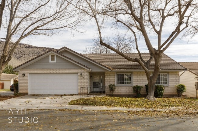 Photo - 4 Bedroom 2.5 Bath Home in Creekside Village