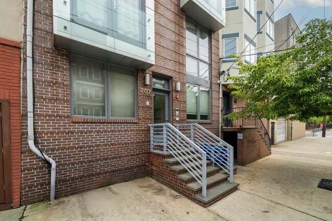 Building Photo - 207 Adams St Unit 4