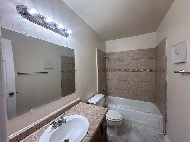Photo - 9700 Leawood Blvd Unidad False