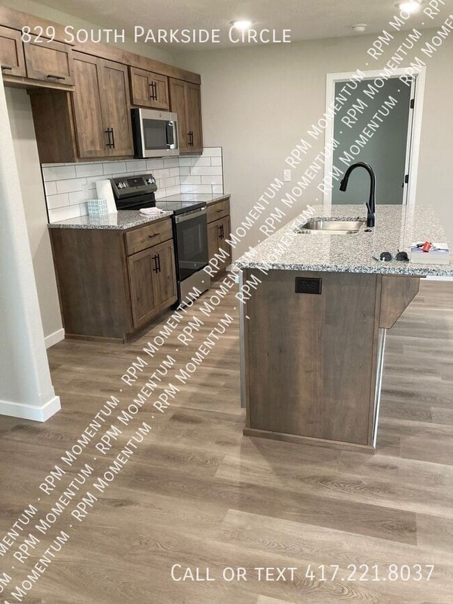 Photo - 829 S Parkside Cir