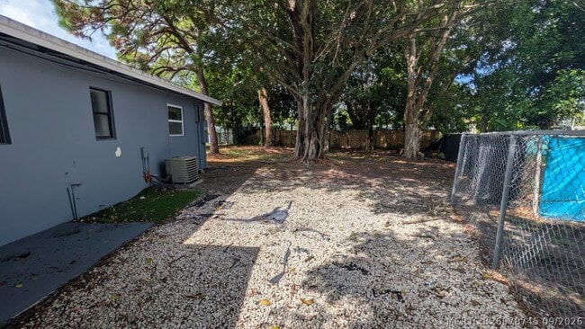 1553 NW 15th Terrace