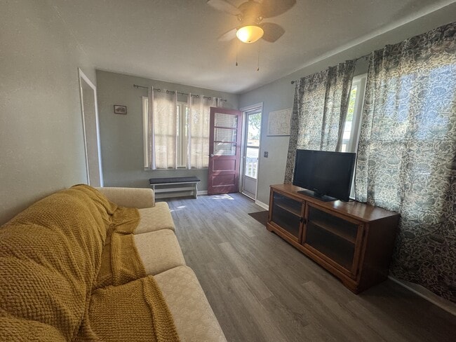 Photo - 634 4th Ave N