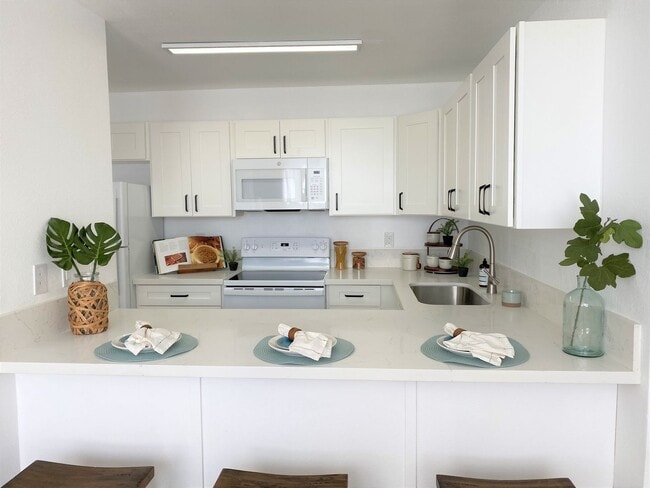 Photo - The Leilehua near Downtown Honolulu - Renovated 1 Bedroom 1 Bath 1 Covered Parking Unit 216