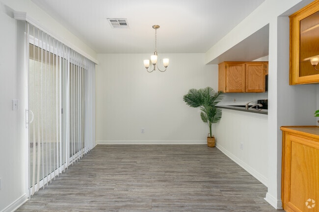 2BR, 2BA - 1,100SF - Dining Room