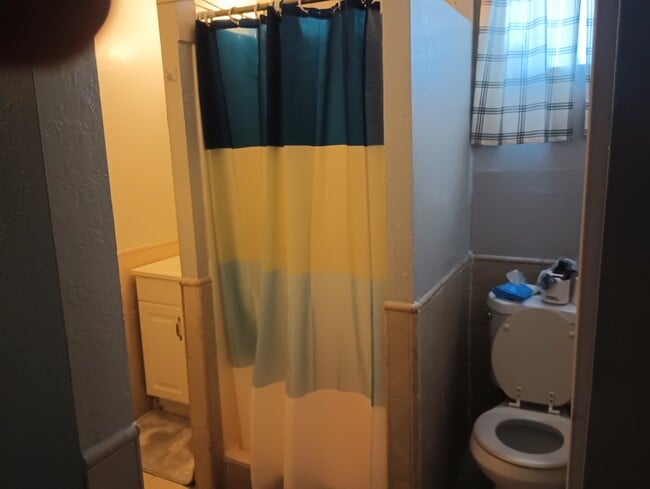 Bathroom - 11925 168th St