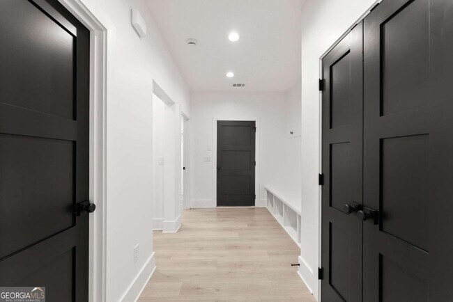 Photo - 151 S Pointe Dr