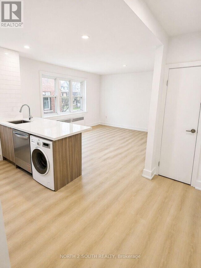 Photo - 1024 King St E Unité 9