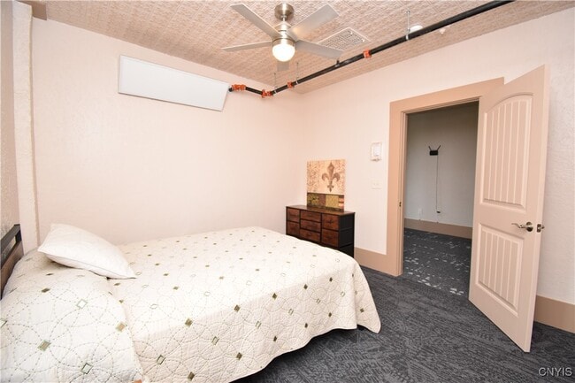Photo - 152 Court 5 Ct