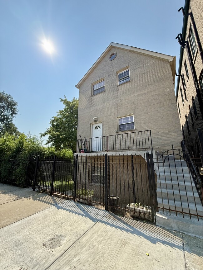 Building Photo - 2629 W Luther St Rental