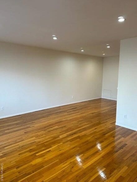 Photo - 147-28 22nd Ave