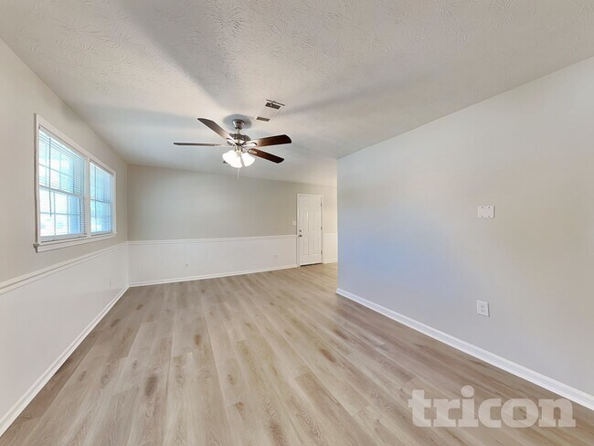 Photo - 2906 Deshong Dr SW