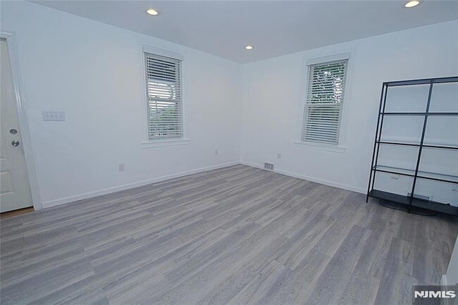 Photo - 454 Undercliff Ave Unit 456