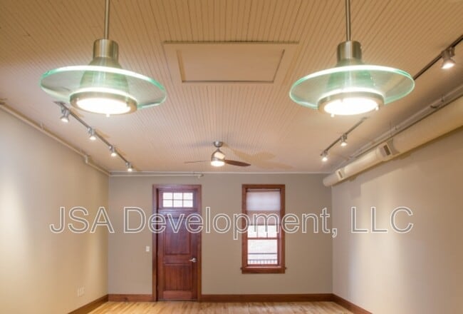 Photo - 223 W 4th St