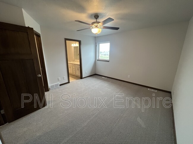 Photo - 5510 E Lebridge St