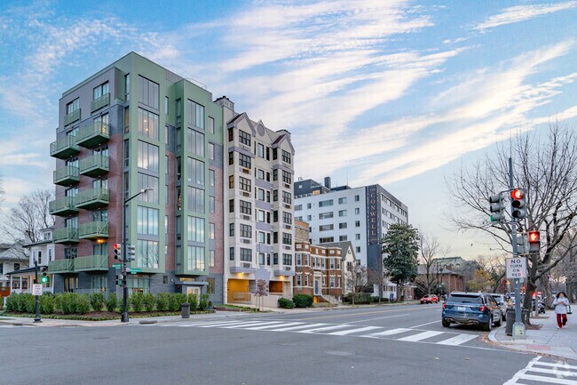 3219 Avenida Wisconsin - 3219 Wisconsin Ave