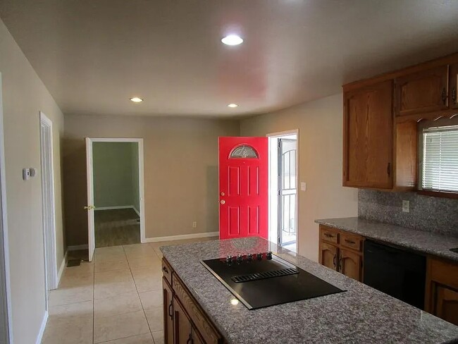 Photo - 1905 Claus Rd