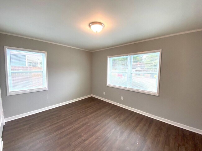 Photo - 1295 Foxcroft St