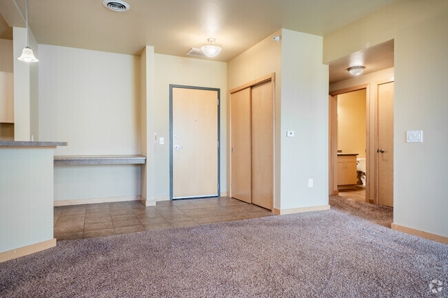 1BR, 1BA - 830SF - Living Room - Cannery Square Apartments