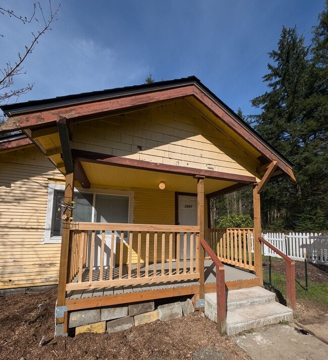 Photo - Charming 2 Bed Rental w Bonus Space & Loft! Available Now!