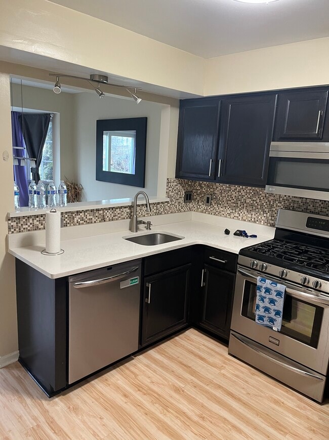 Appliances include fridge , stove and microwave - 3079 Ailsa Craig Dr Townhome