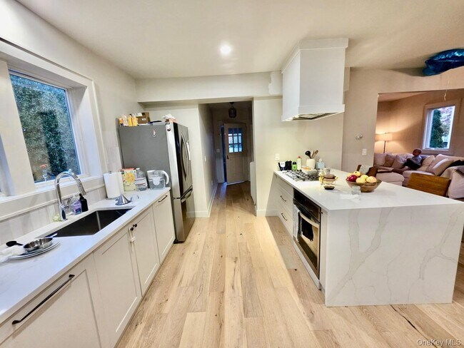 Photo - 18 Webster Ave