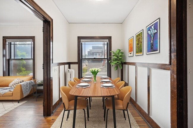 Building Photo - 1910 1st Ave S