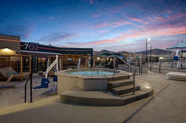 Photo - SevenO2 Main Apartments