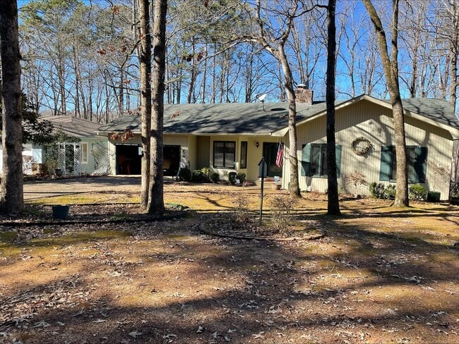 Building Photo - Beautiful Newly Remodeled Home on the Desoto Golf Course! A large landscaped lot with beautiful v...