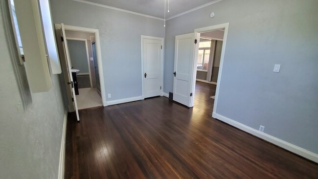 Photo - 1456 Roslyn St