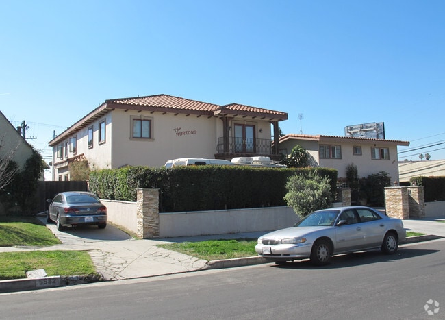 Primary Photo - The Burtons Apartments