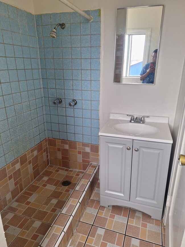 Photo - 627 1/2 W 56th St Unit 627 1/2 W. 56th