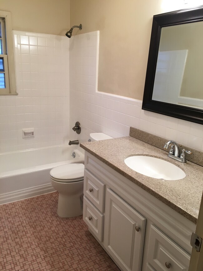 Photo - 188 Tichenor Ave Casa