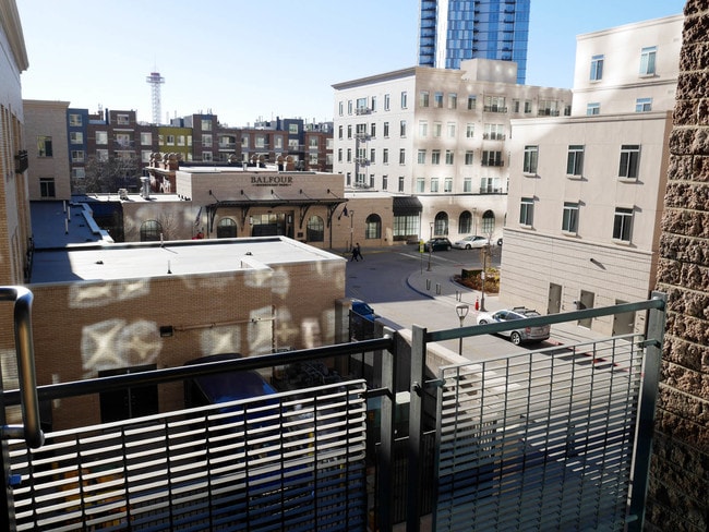 2100 16th St Mall