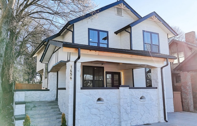 Building Photo - 1456 S Gordon St SW Rental
