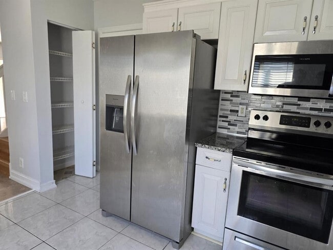 Photo - 4768 SW 14th Ct