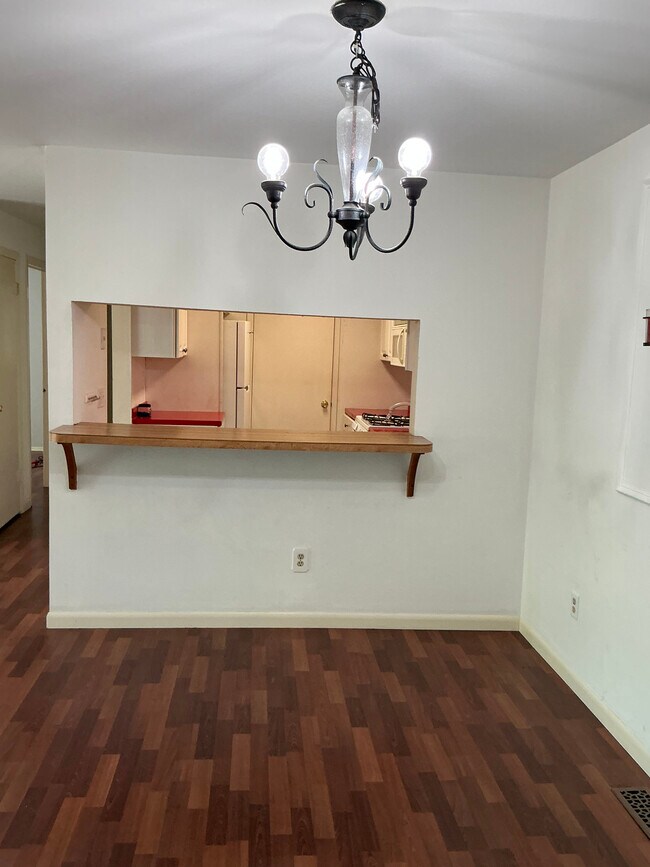 Dining Area - 403 Stockton Ct