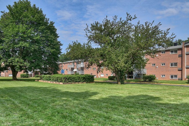 Park Plaza East & West Apartments