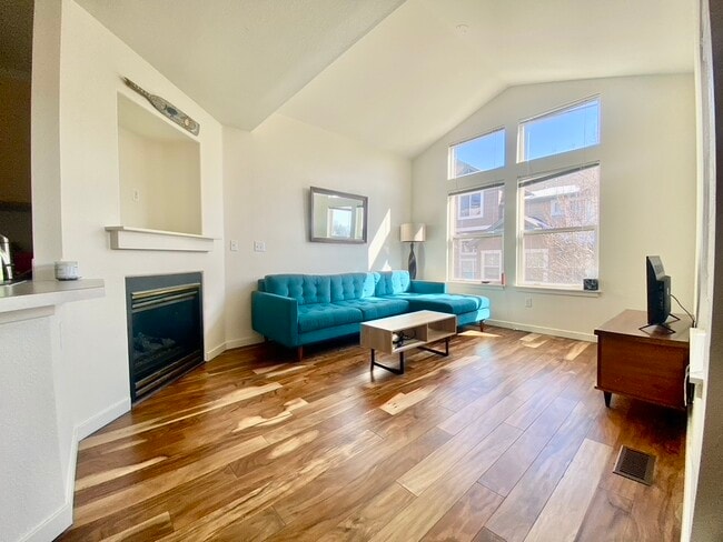 Photo - 111 Rowena Pl